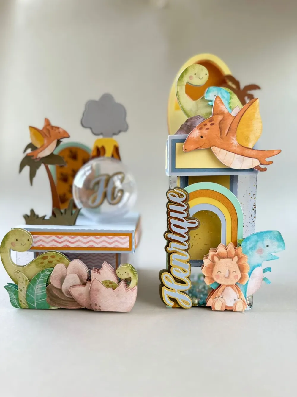 Kit Excellence Dino Baby Personalizado 28 Peças | Papelaria Artesanal Premium — papelaria personalizada Refinado Encanto