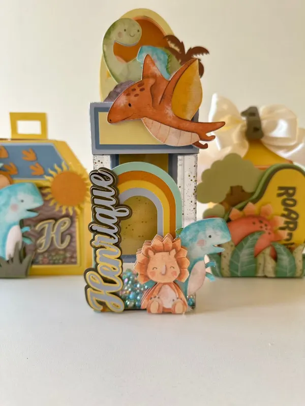 Kit Excellence Dino Baby Personalizado 28 Peças | Papelaria Artesanal Premium, foto 3 de 5