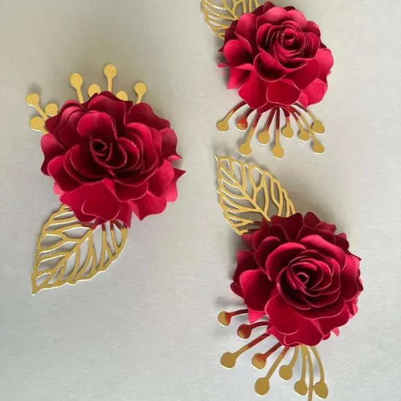 10 Flores de Papel com Folhas para Topo de Bolo — papelaria personalizada Refinado Encanto