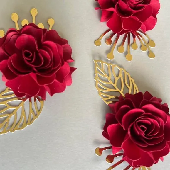 10 Flores de Papel com Folhas para Topo de Bolo, foto 3 de 5