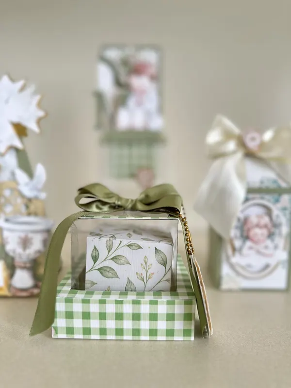 Kit Batizado Verde Sálvia Luxo 16 Peças | Caixas Personalizadas Premium — papelaria personalizada Refinado Encanto