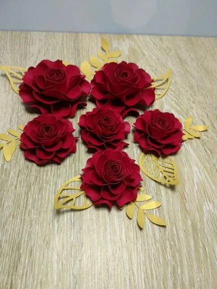 Kit 6 Flores de Papel com Folhas — papelaria personalizada Refinado Encanto