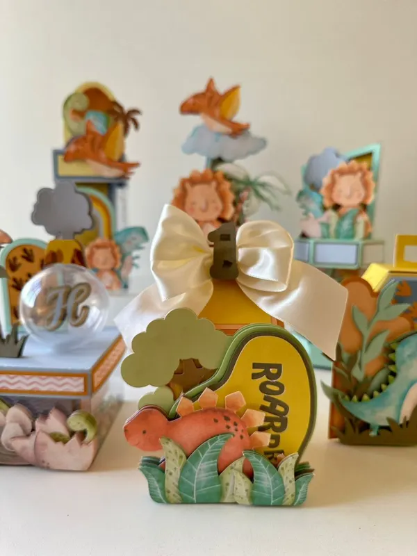Kit Excellence Dino Baby Personalizado 28 Peças | Papelaria Artesanal Premium, foto 4 de 5